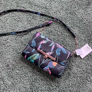 NWT floral and black crossbody purse 💐